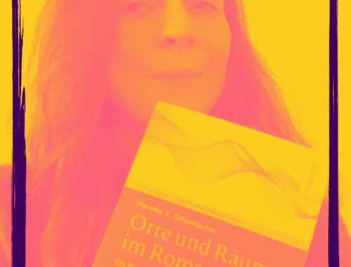 Ein Bild von mir mit einem zweifarbigen Filter in Gelb und Pink, das zeigt, wie ich mein Buch "Orte und Räume im Roman" präsentiere. Darum herum ein lilafarbener Rahmen.